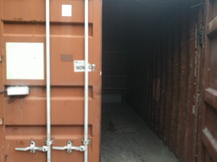 Prodajem brodski kontejner