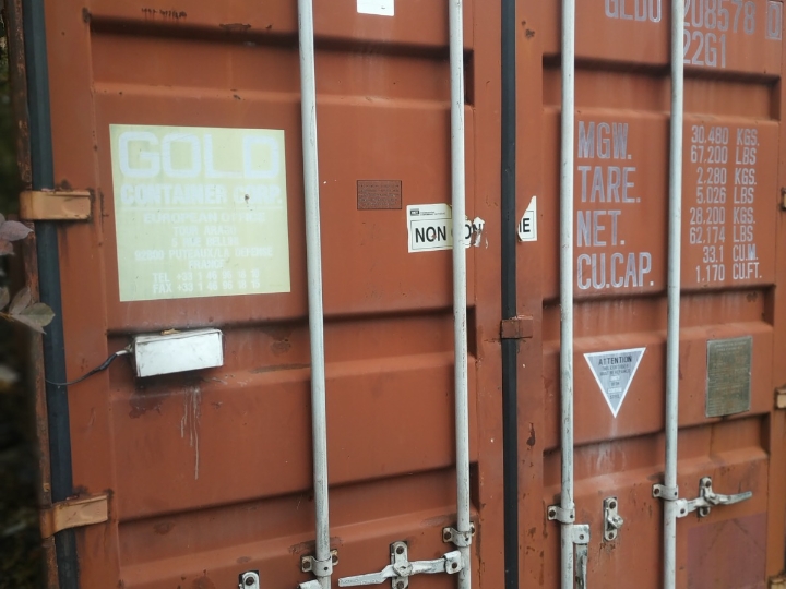 Prodajem brodski kontejner
