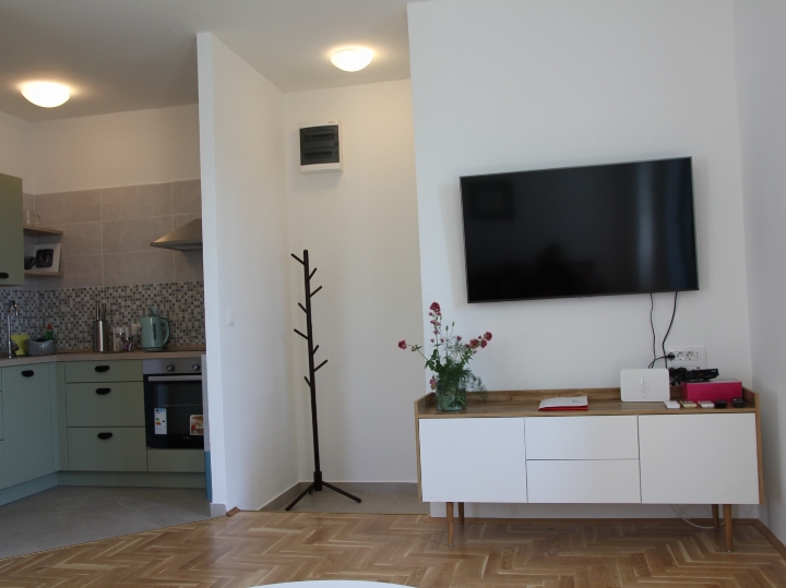 Kantrida, 56m2, kod stadiona, zgrada od 5 stanova, obnovljeno 2024g.