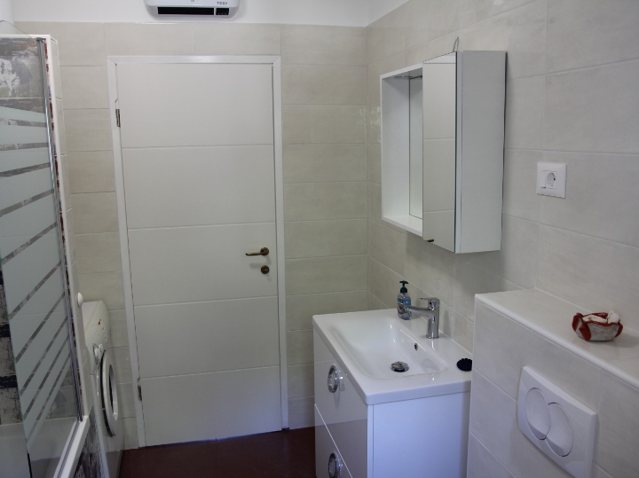 Kantrida, 56m2, kod stadiona, zgrada od 5 stanova, obnovljeno 2024g.