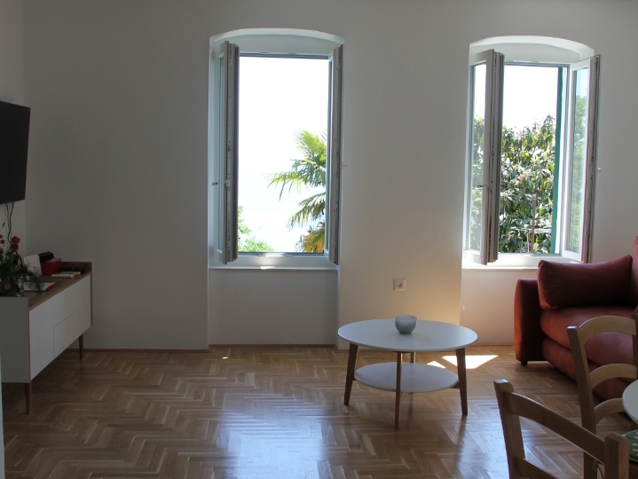 Kantrida, 56m2, kod stadiona, zgrada od 5 stanova, obnovljeno 2024g.