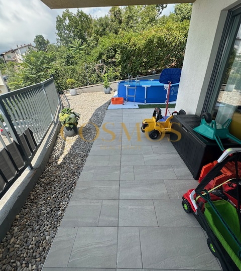 Rešetari, stan 101.86 m2 s pogledom i okućnicom 82,59 m2