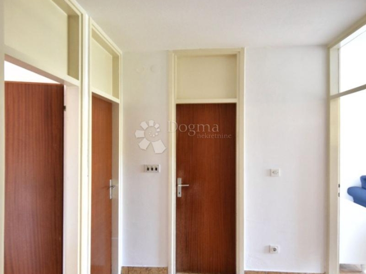 Stan, najam dugoročni, Pula, Centar, 2S+DB