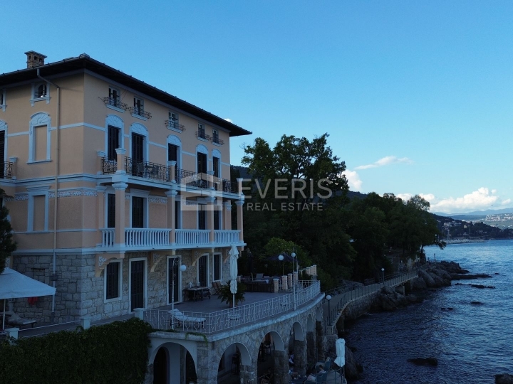 Ičići, stan u vili, 140m2, najam