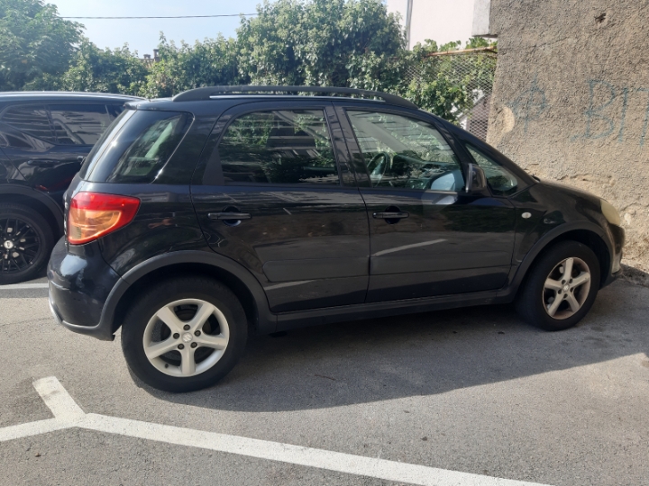 Suzuki Sx4, benz.
