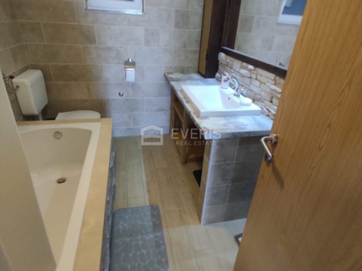 Veprinac, stan 90 m2, najam