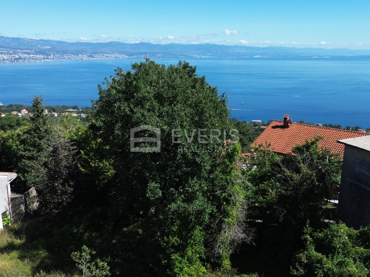 Oprić, građevinsko zemljište 1.090 m2