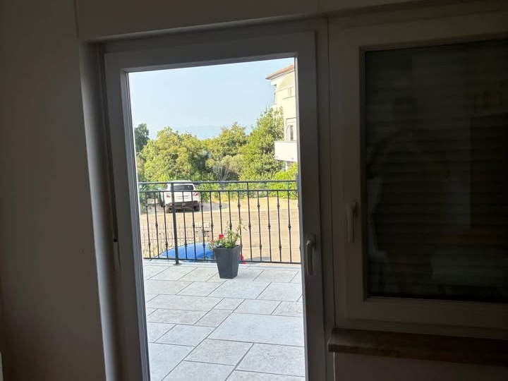 Kostrena, veliki stan za najam za firme!
