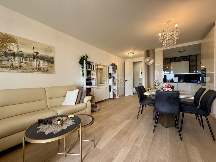 Opatija, luksuzni stan s garažnim mjestom i okućnicom, 78 m2