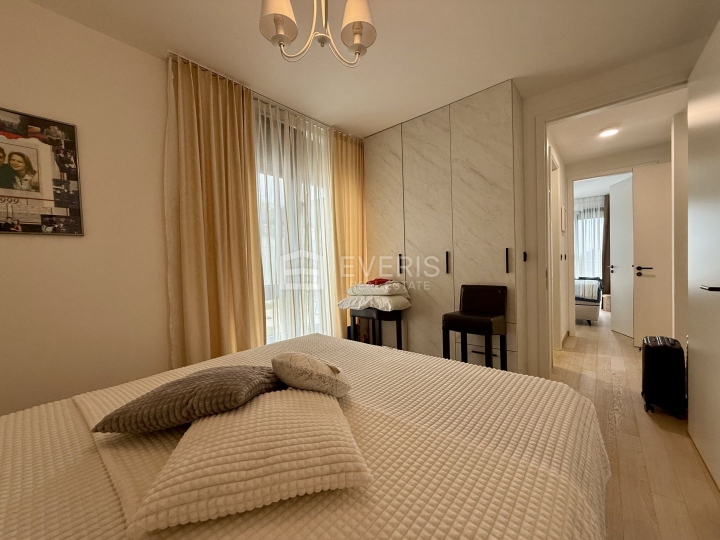 Opatija, luksuzni stan s garažnim mjestom i okućnicom, 78 m2