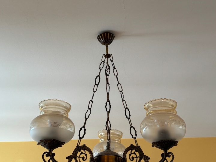 Luster mesingeni s 3 staklene lampe