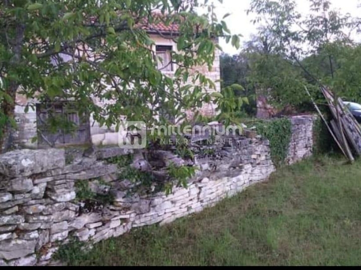 Istra, Oprtalj, 160m2, kamena kuća s velikom okućnicom