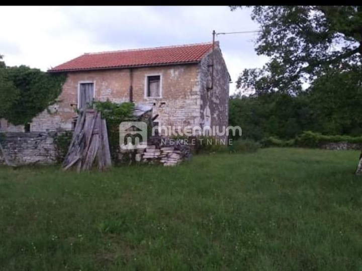 Istra, Oprtalj, 160m2, kamena kuća s velikom okućnicom