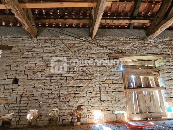Istra, Oprtalj, 160m2, kamena kuća s velikom okućnicom