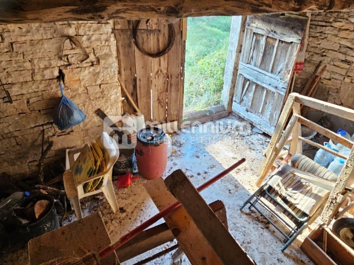 Istra, Oprtalj, 160m2, kamena kuća s velikom okućnicom