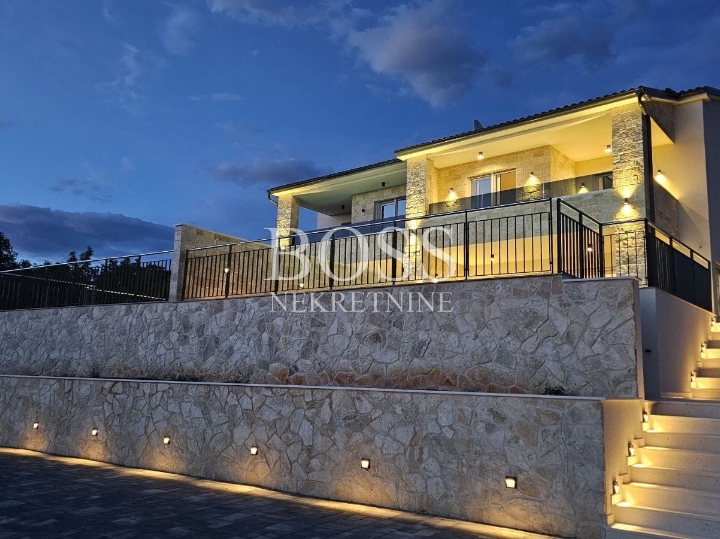 Malinska, vila s bazenom