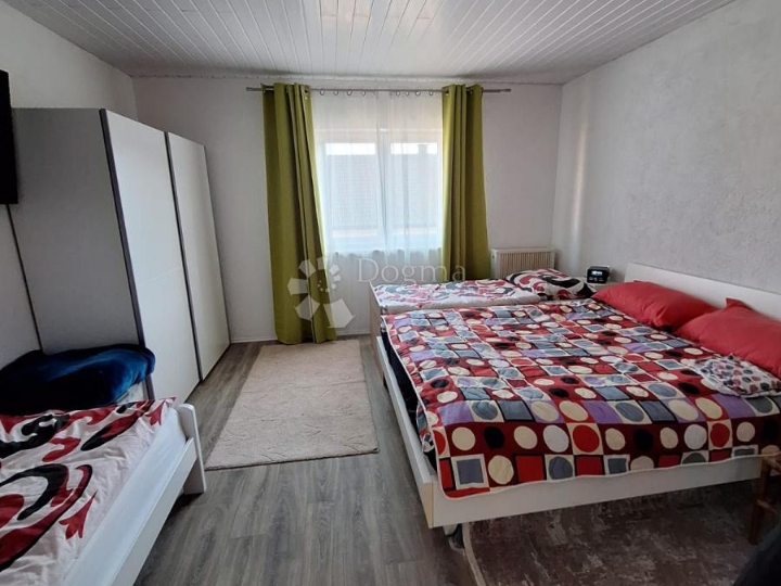 Kuća s konobom i dvorištem – Vrbovsko