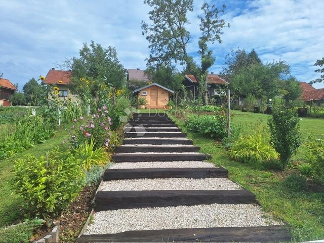 Kuća s konobom i dvorištem – Vrbovsko
