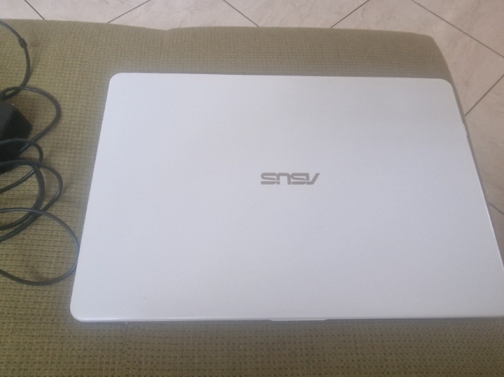 Asus F505B, za dijelove