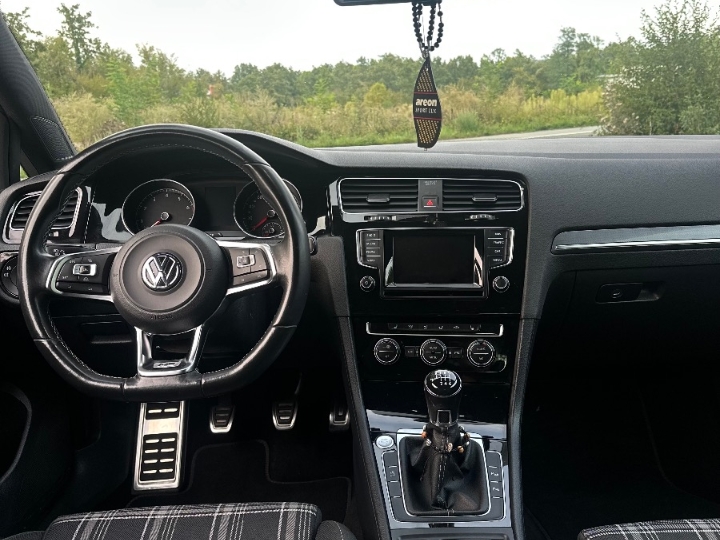 VW Golf VII TSI R-line