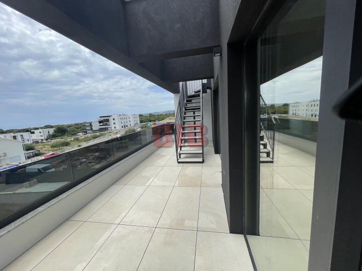 Grad Krk, luksuzan penthouse u urbanoj vili
