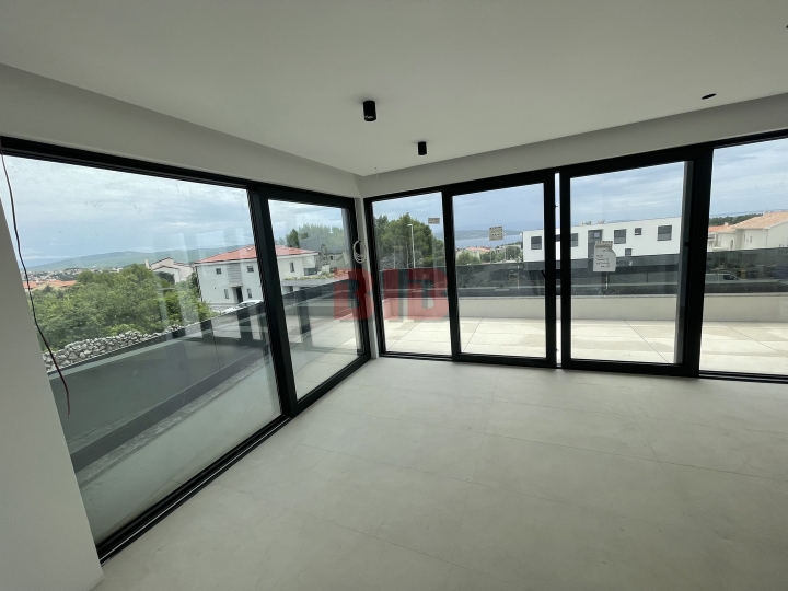 Grad Krk, luksuzan penthouse u urbanoj vili