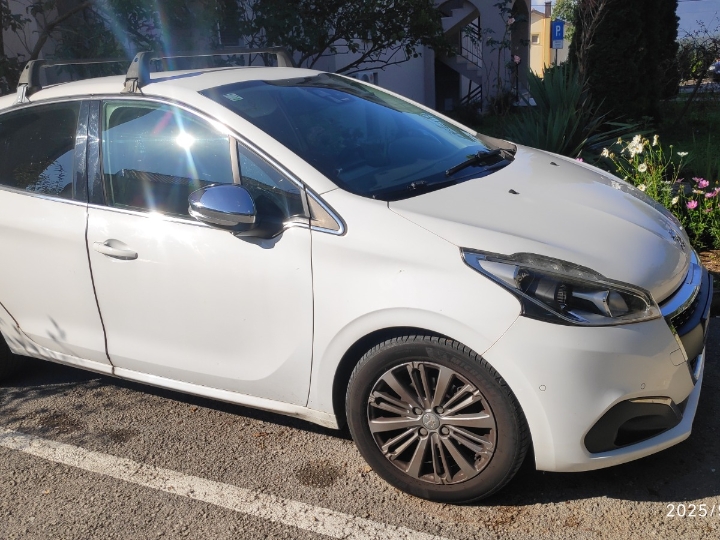 Peugeot 208 Allure Blue HDi
