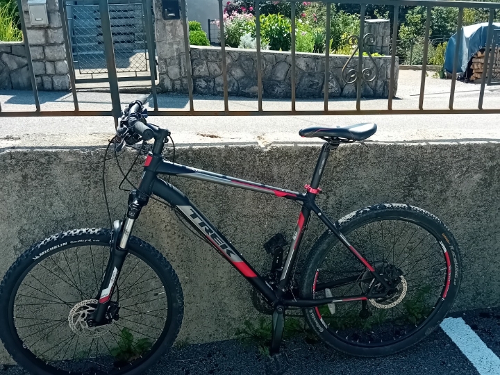 Bicikla Trek four series