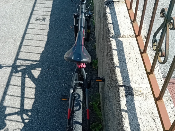 Bicikla Trek four series