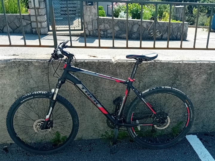 Bicikla Trek four series