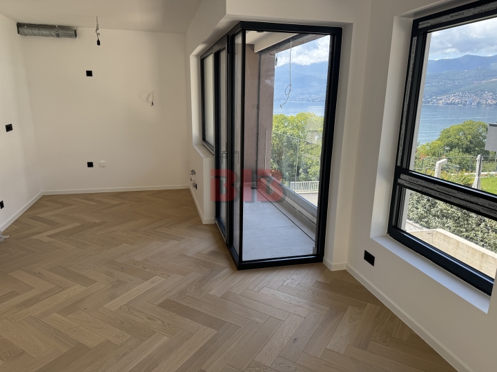 Bivio, luksuzan stan u urbanoj vili, 1. kat, okućnica 118,24m2