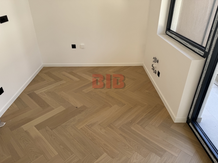 Bivio, luksuzan stan u urbanoj vili, 1. kat, okućnica 118,24m2