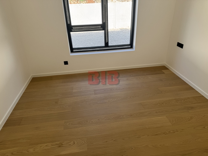 Bivio, luksuzan stan u urbanoj vili, 1. kat, okućnica 118,24m2
