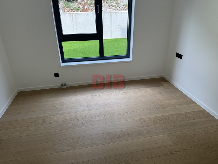 Bivio, luksuzan stan u urbanoj vili, 1. kat, okućnica 118.24m2