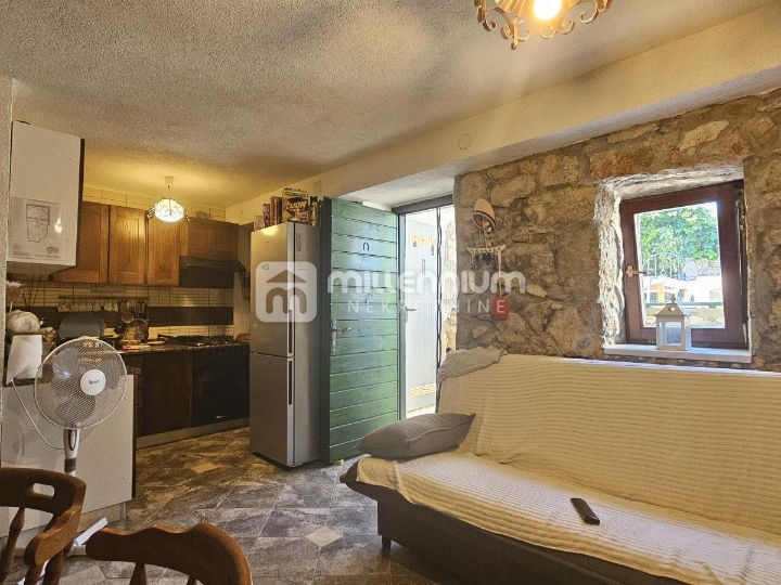 Novi Vinodolski, Klenovica, dvojna kuća, 77.60m2
