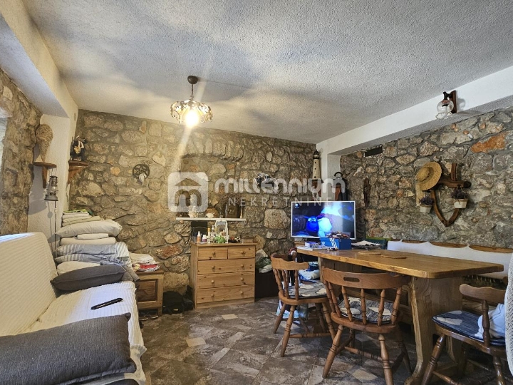 Novi Vinodolski, Klenovica, dvojna kuća, 77.60m2