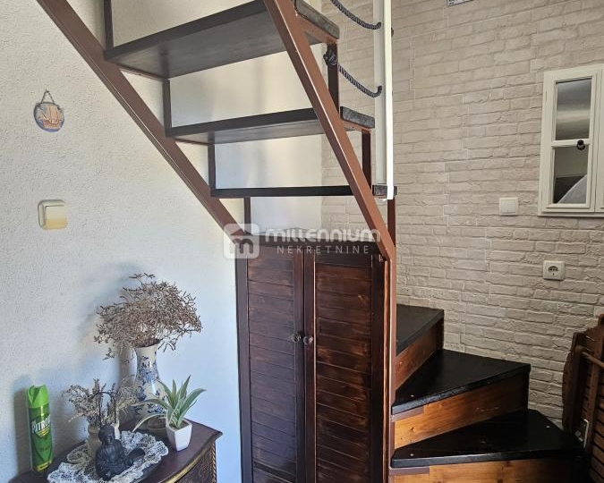 Novi Vinodolski, Klenovica, dvojna kuća, 77.60m2