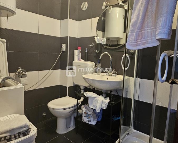 Novi Vinodolski, Klenovica, dvojna kuća, 77.60m2