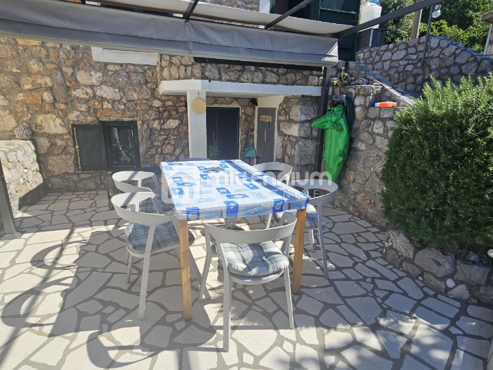 Novi Vinodolski, Klenovica, dvojna kuća, 77.60m2