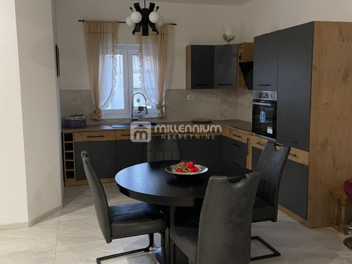 Marinići, 135m2, lijepi dvoetažni 3S+DB, 4 balkona, parking