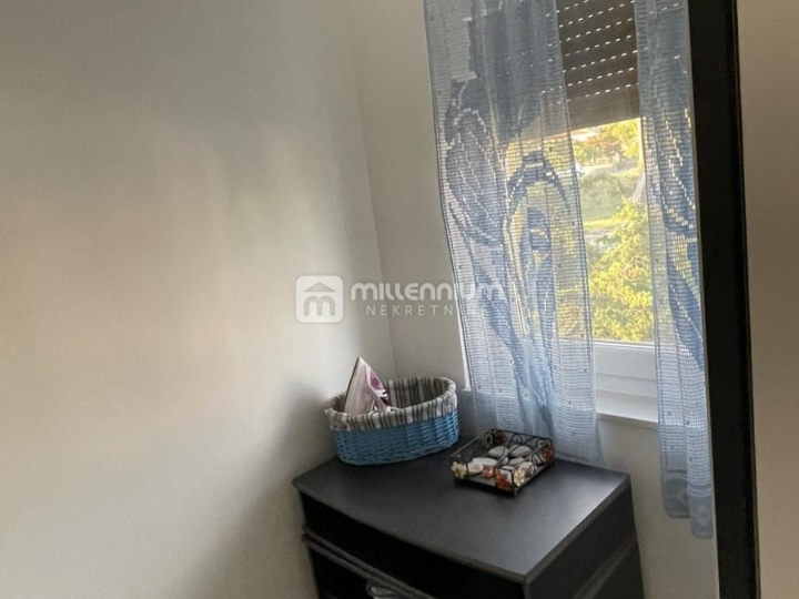 Marinići, 135m2, lijepi dvoetažni 3S+DB, 4 balkona, parking