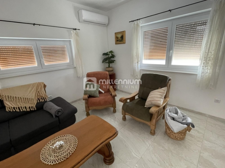 Marinići, 135m2, lijepi dvoetažni 3S+DB, 4 balkona, parking