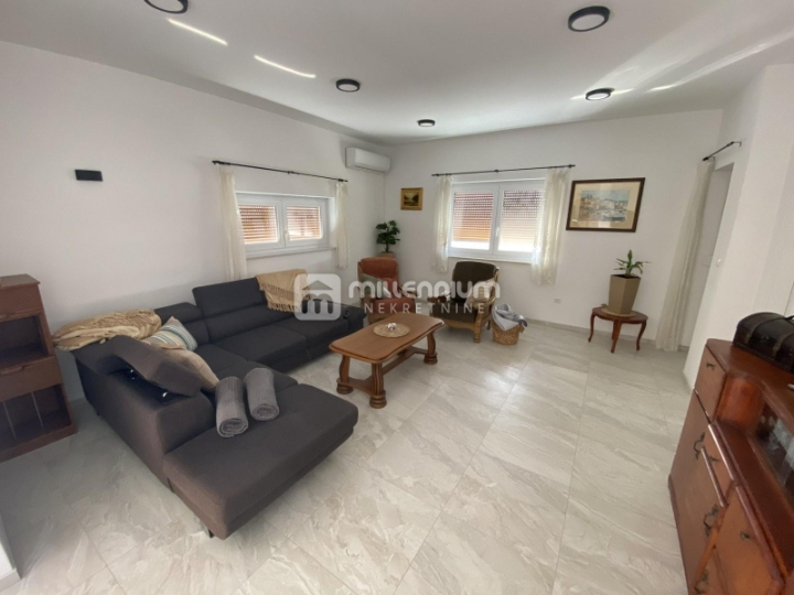 Marinići, 135m2, lijepi dvoetažni 3S+DB, 4 balkona, parking