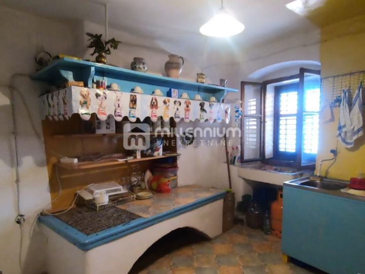 Otok Cres, Cres, 44m2, 2-sobni stan u samom centru grada