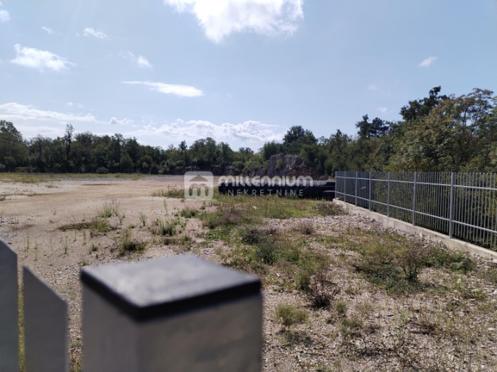 VIškovo, 6.401m2, negrađevinski teren u poslovnoj zoni