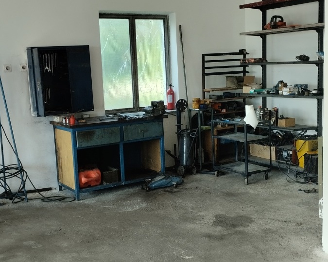Garaža 70 m2 Bregi