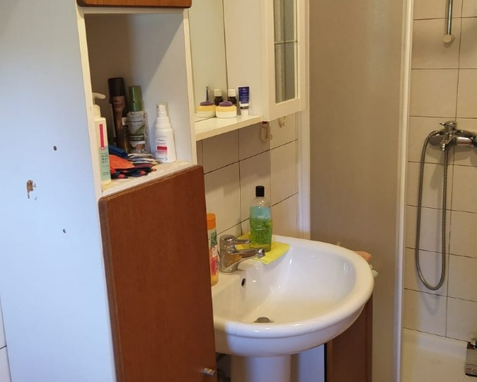 Iznajmljujem sobu s kupaonom