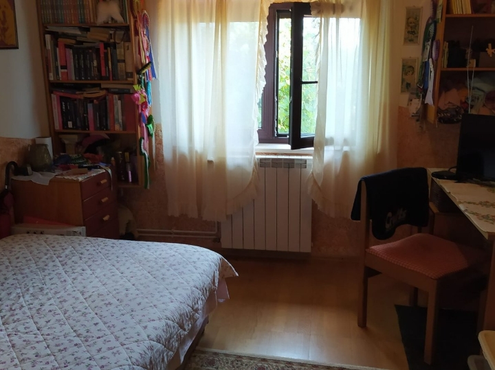 Iznajmljujem sobu s kupaonom
