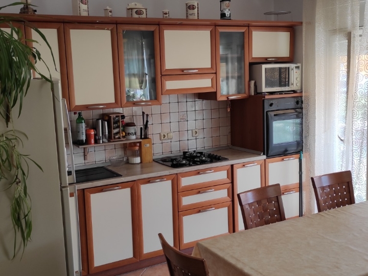 Stan u novogradnji sa 2 garaže