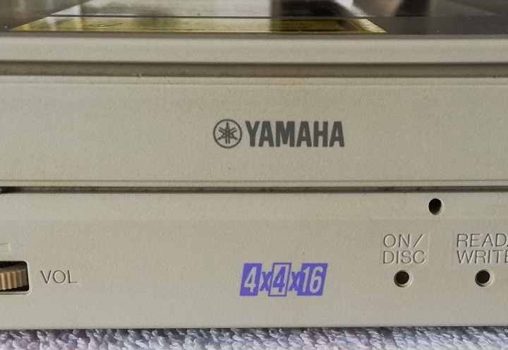 Yamaha pisač CRW 4416S